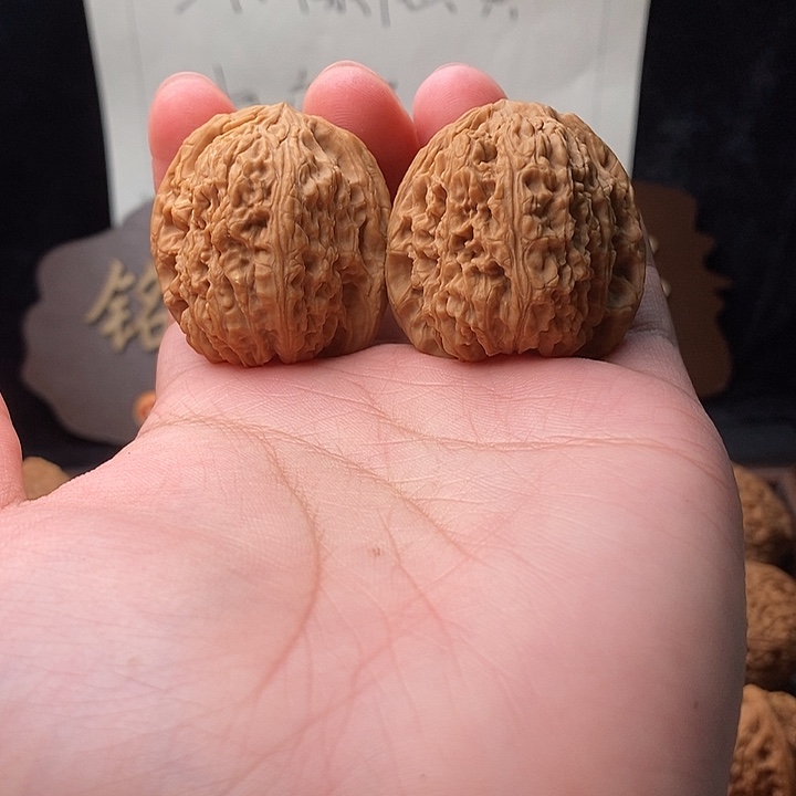 往***埃吊坠文玩核桃南疆石