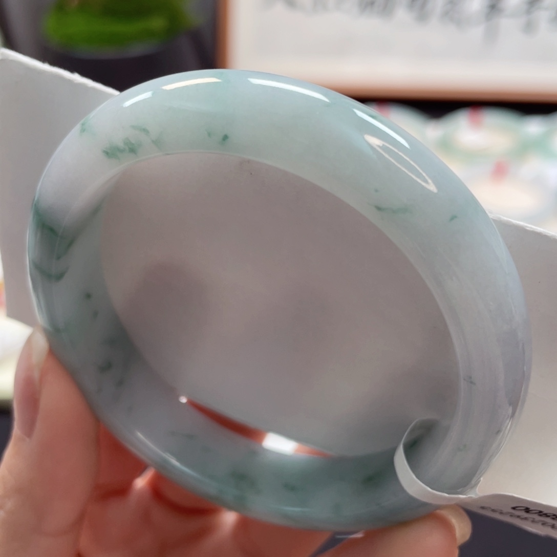 【闪购商品】翡翠手镯未镶嵌58奶油底飘碎花圈粉46号