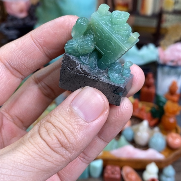 胡***坤四川石夹板绿古鼎印章