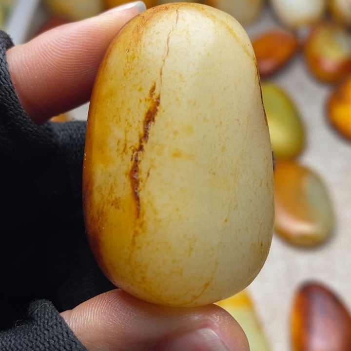 和田玉未镶嵌把件