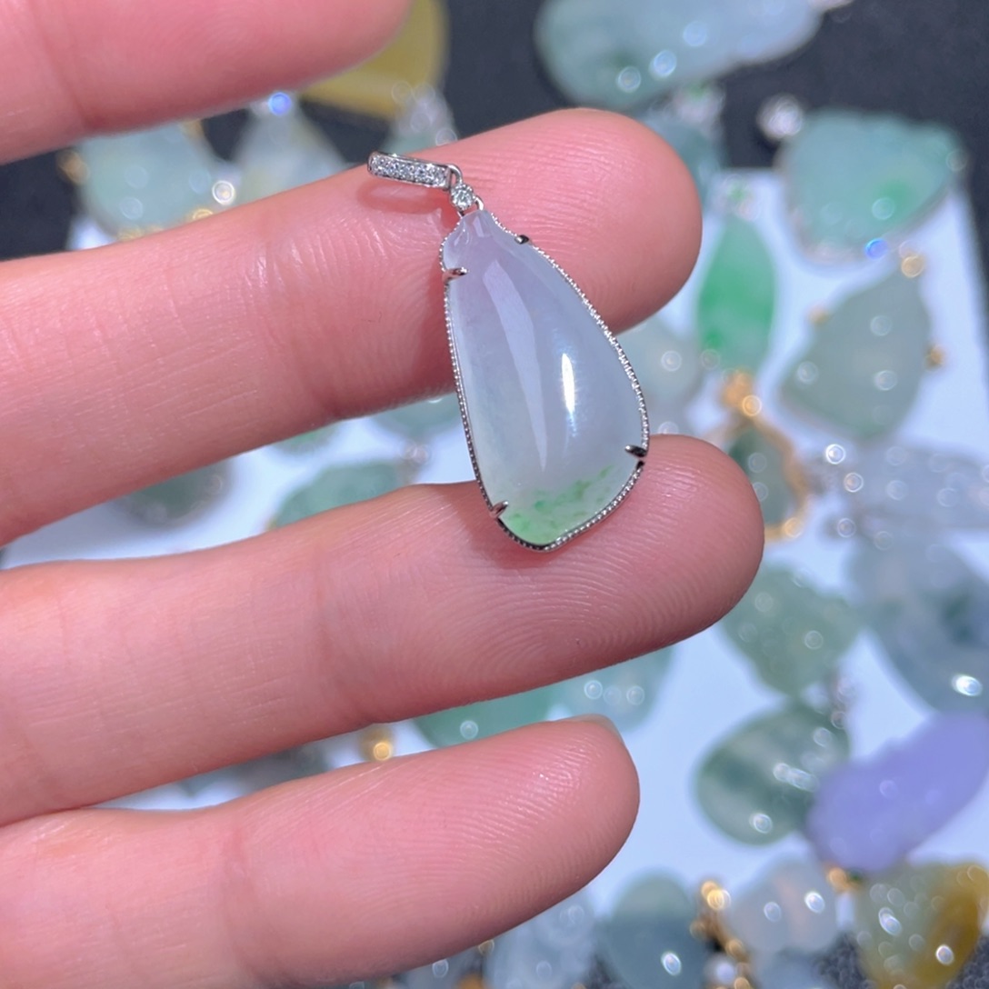 翡翠颈饰18K金镶嵌翡翠