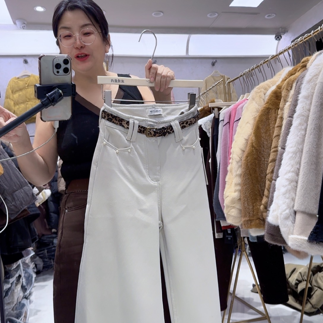 贝壳10斤穿到135斤之内的米白色的裤