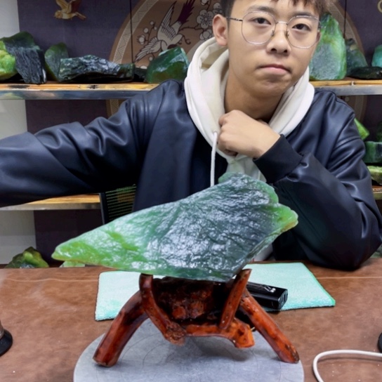 未镶嵌蛇纹石玉原石潘*明