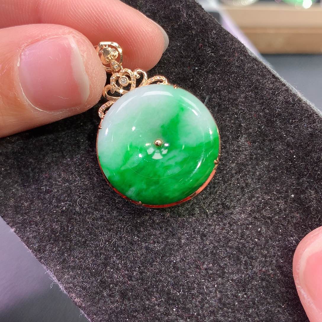 翡翠吊坠(赠链)18K金镶嵌