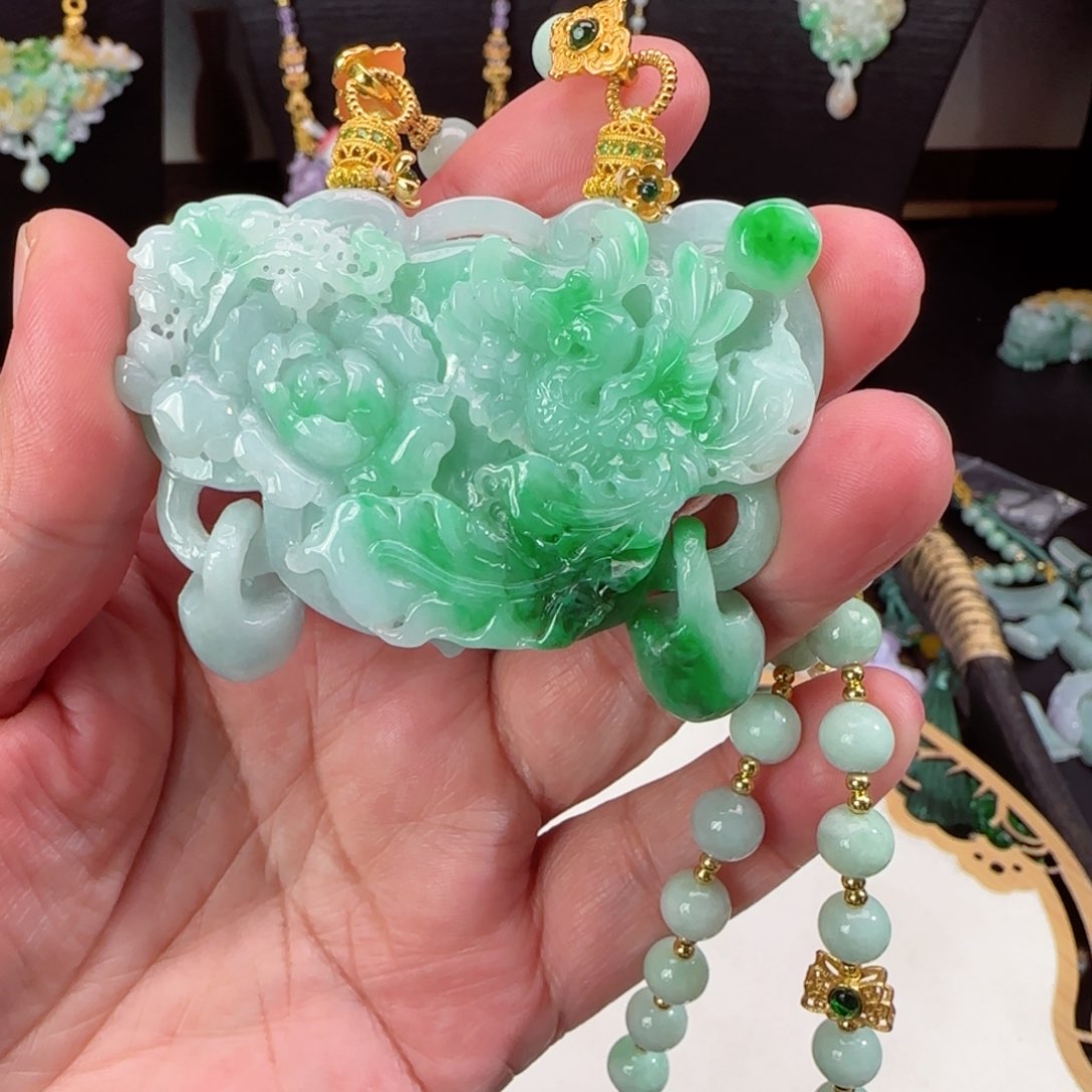 翡翠颈饰未镶嵌仿古