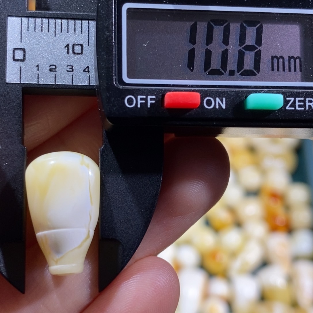 蜜蜡裸石未镶嵌配饰