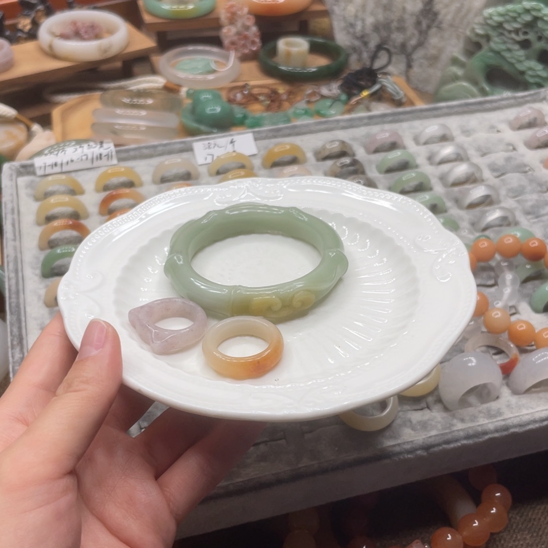 石英岩玉未镶嵌手镯