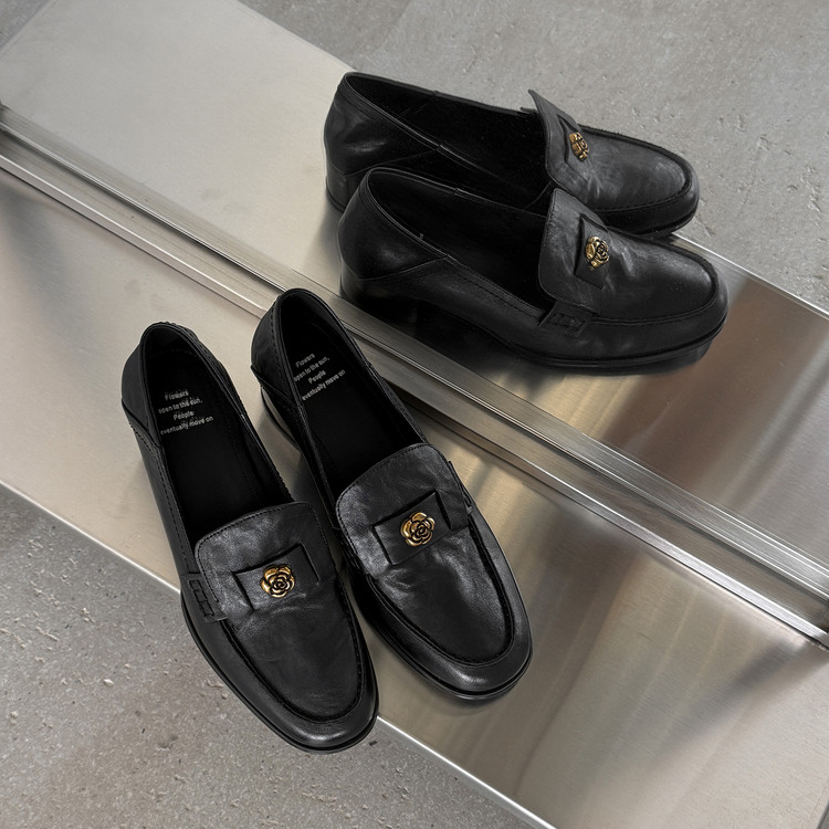 圆头粗跟单鞋羊皮女2025新款低跟软面透气小香风气质花朵