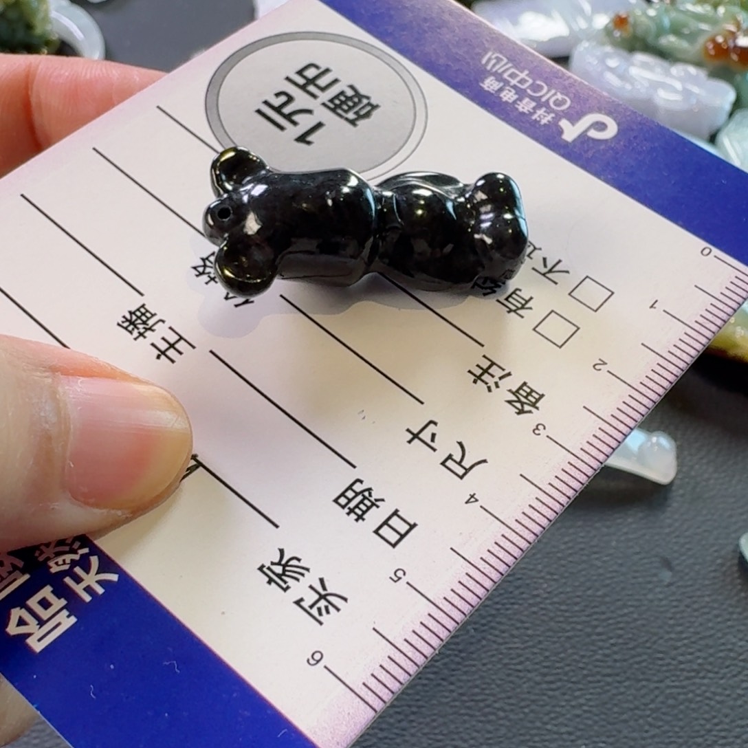 翡翠颈饰未镶嵌颈饰