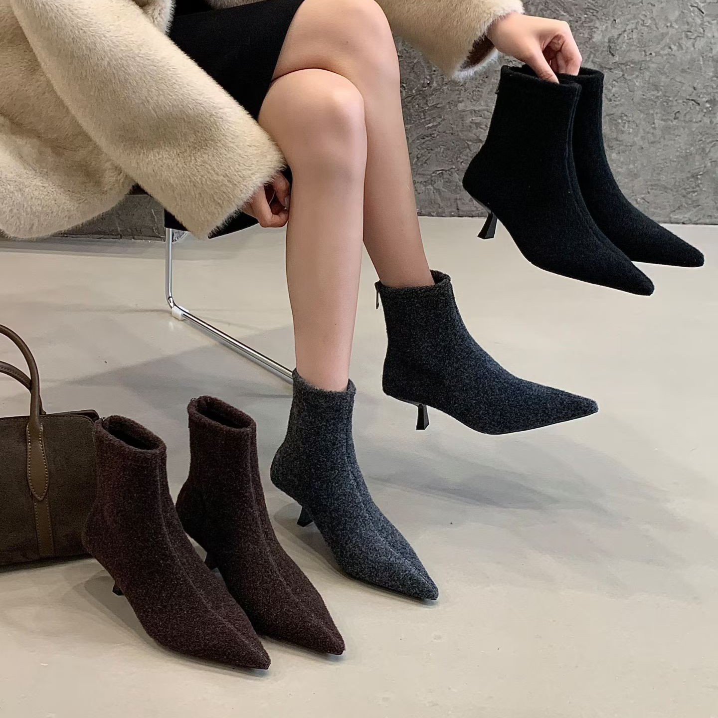 法式毛呢短靴女2025秋冬细跟尖头瘦瘦靴气质时装靴后拉链毛毛鞋潮
