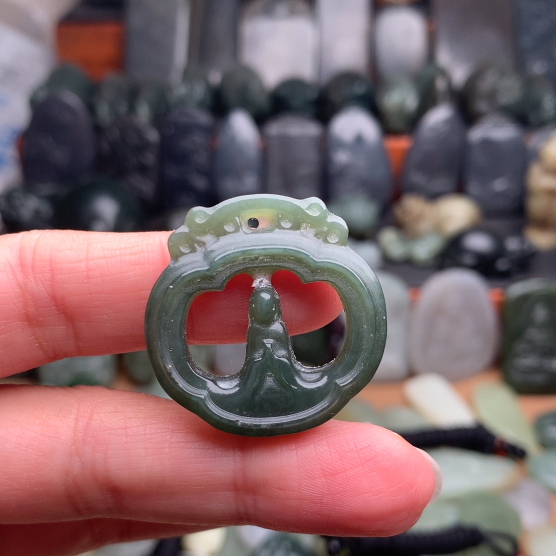 和田玉未镶嵌颈饰挂件47