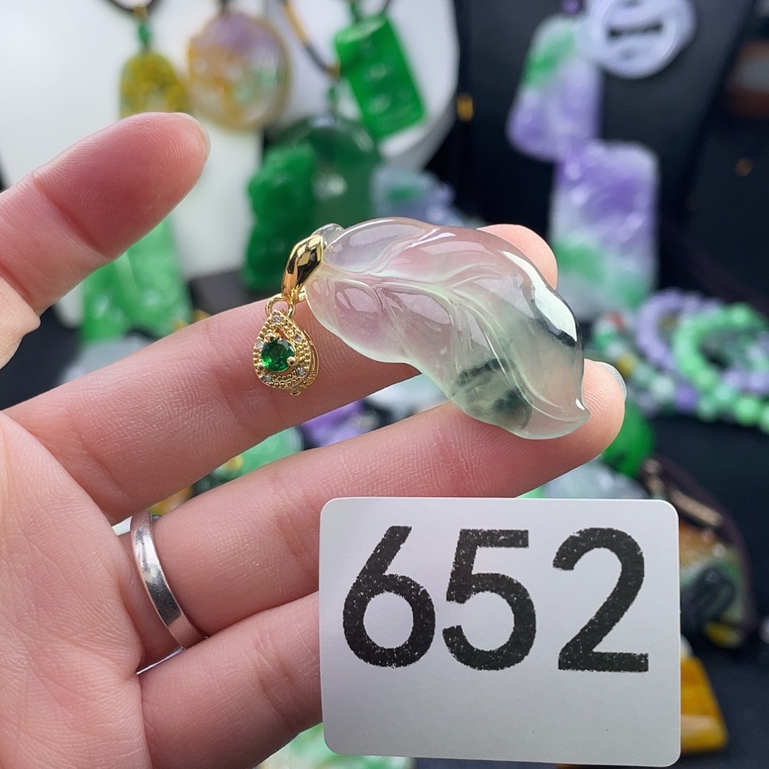 翡翠未镶嵌吊坠(赠链)