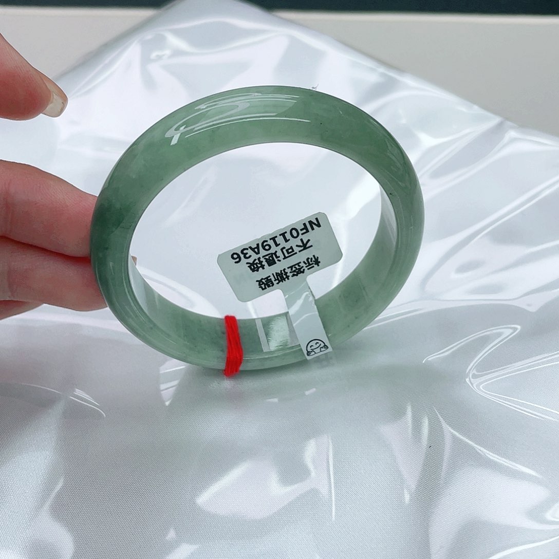 翡翠手镯未镶嵌正53