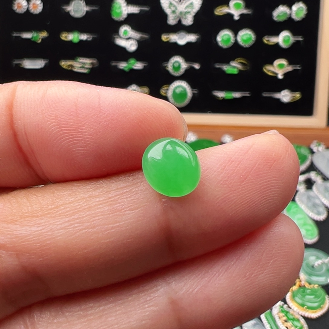 颈饰未镶嵌翡翠蛋7.9