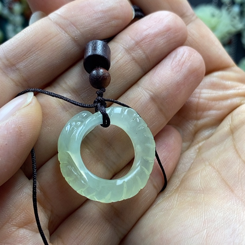 【闪购商品】蛇纹石玉吊坠未镶嵌