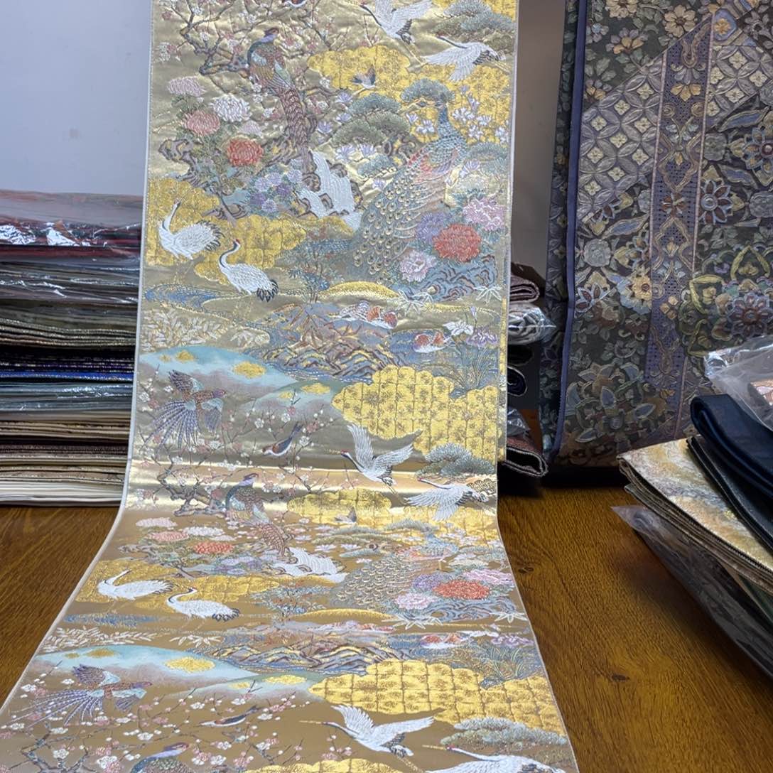 织绣织锦缎，织锦缎