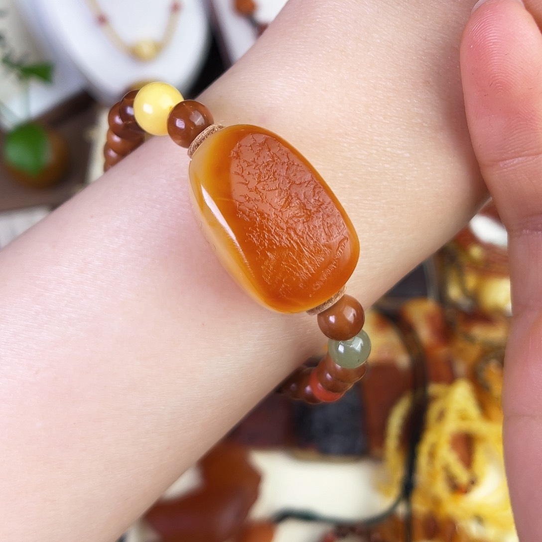 琥珀珠宝奇石未镶嵌，