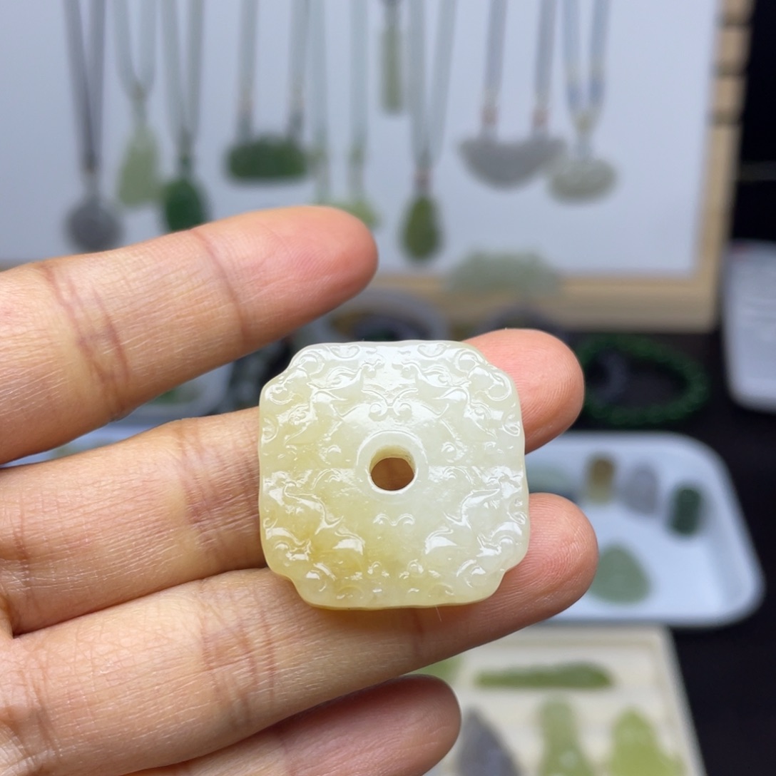 和田玉未镶嵌颈饰