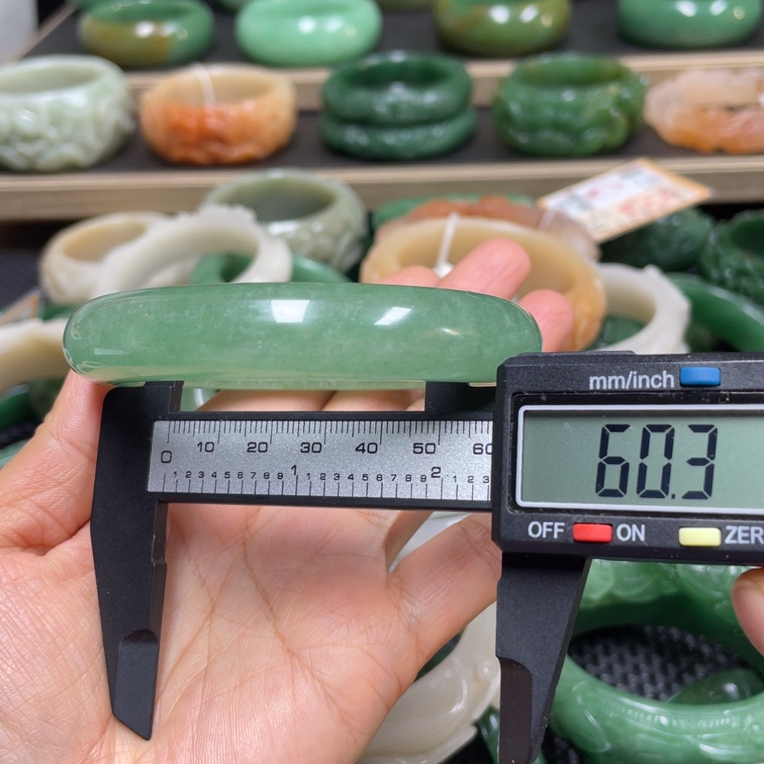 平***姐石英质玉未镶嵌手镯