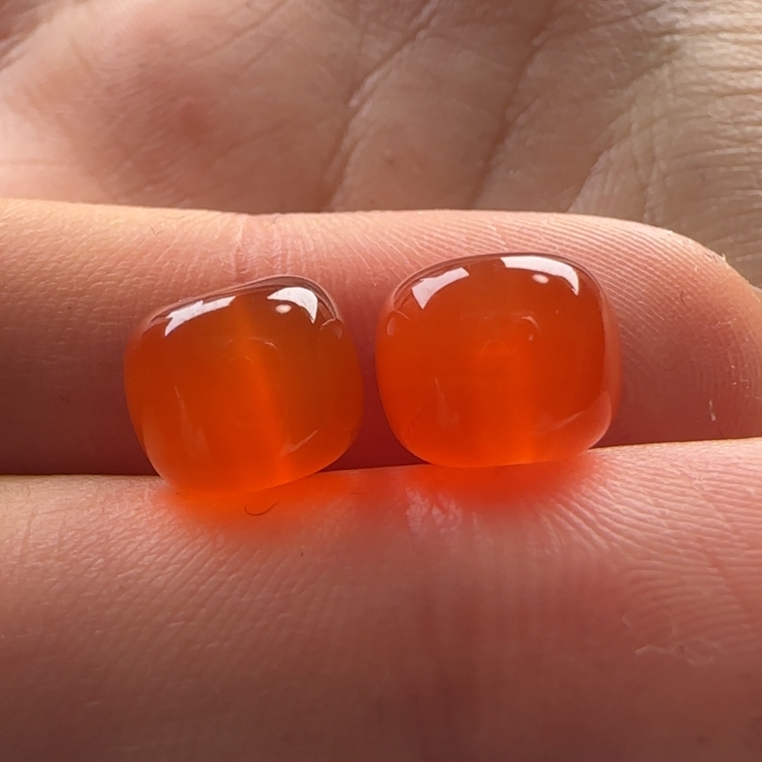 南红玛瑙未镶嵌老型对珠8.9*7.6一颗有皮裂