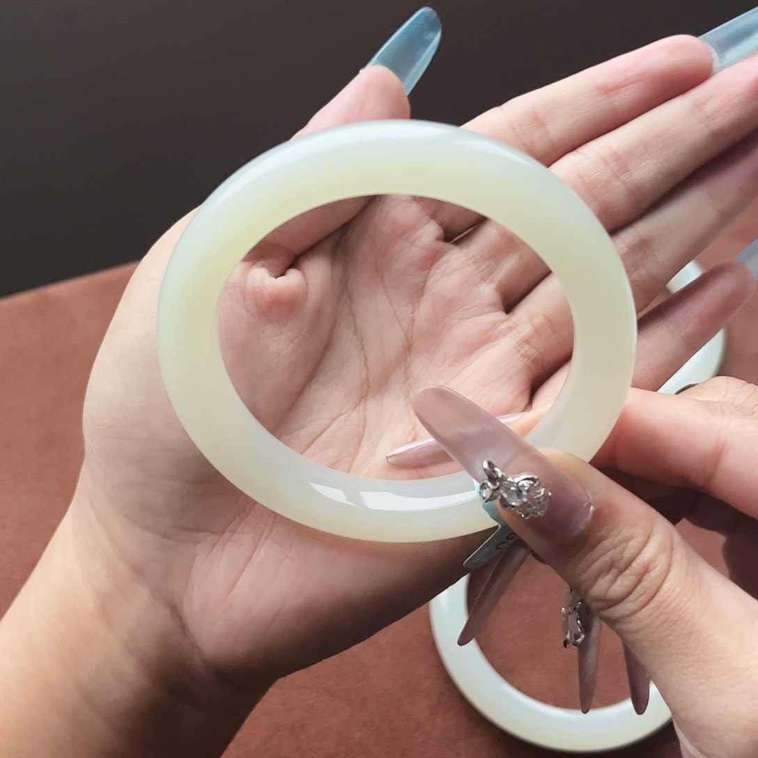 和田玉手镯未镶嵌胖*儿