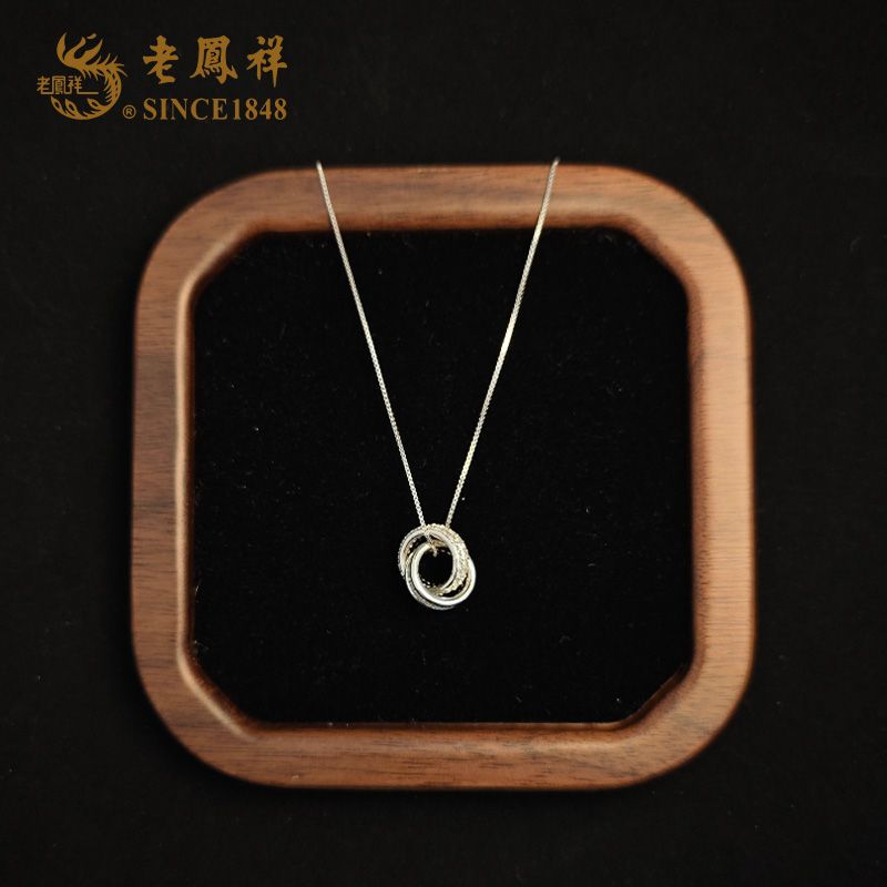 老鳯祥 坠链均925银 同心结缘项链精致双环锁骨链