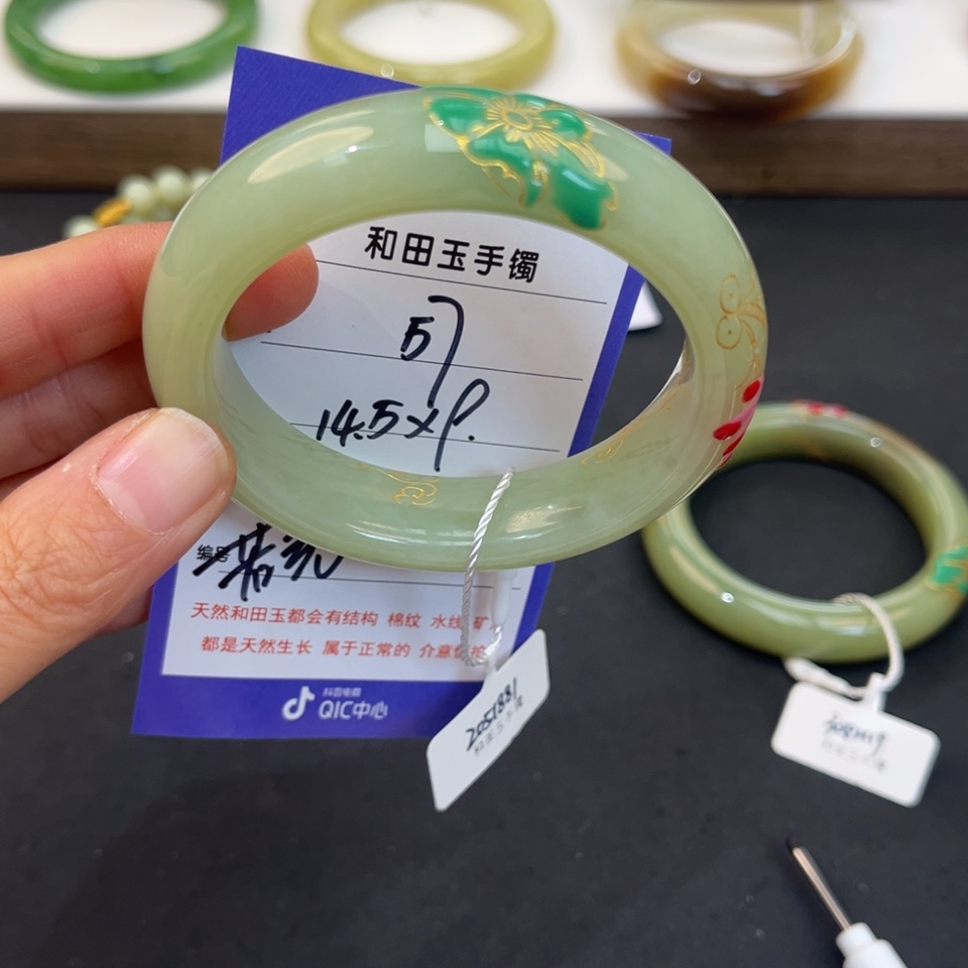 和田玉未镶嵌手镯