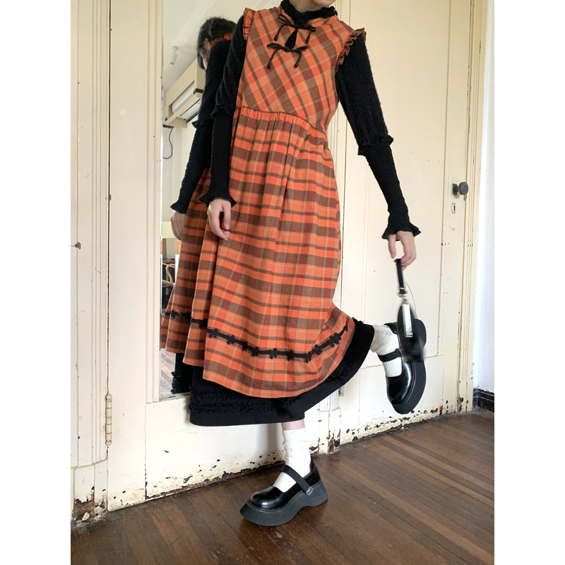 霍里德地图 独特连衣裙超好看秋装新款盘扣格纹中长款背心裙子女