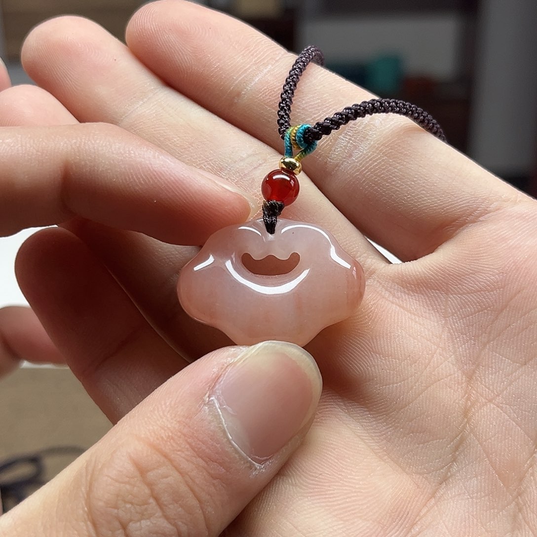 石英质玉手链未镶嵌山**云