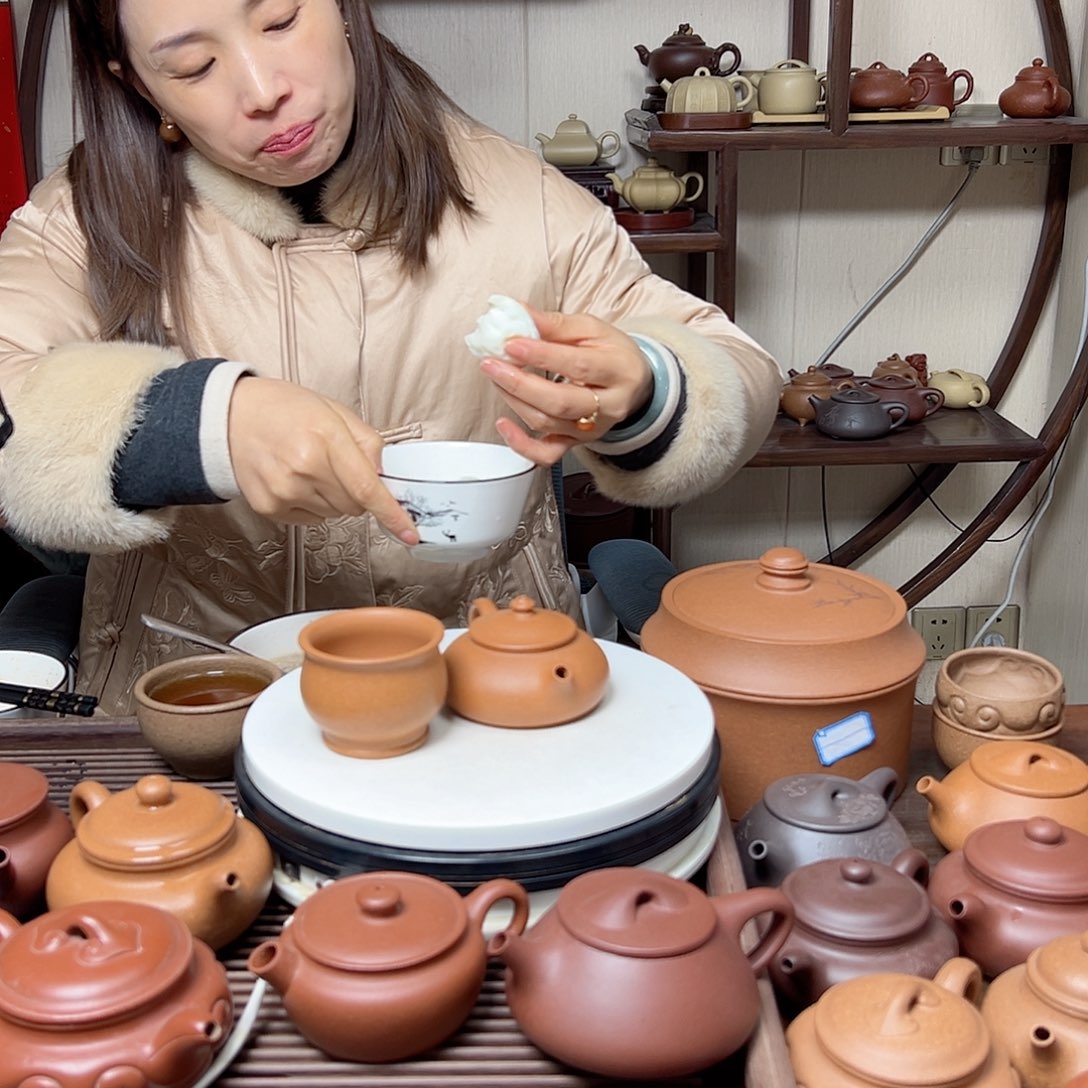 段泥茶壶150 CC左右的容量