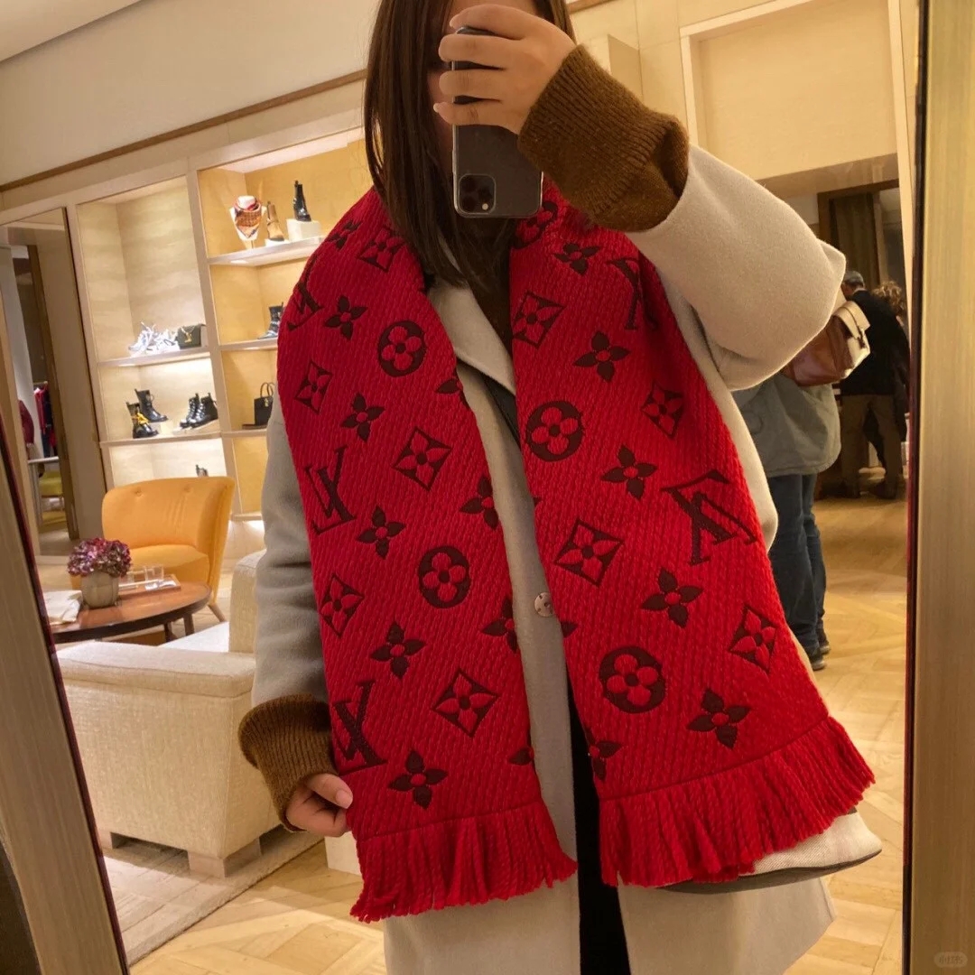 95新 LouisVuitton/路易威登  红色流苏 围巾/GW