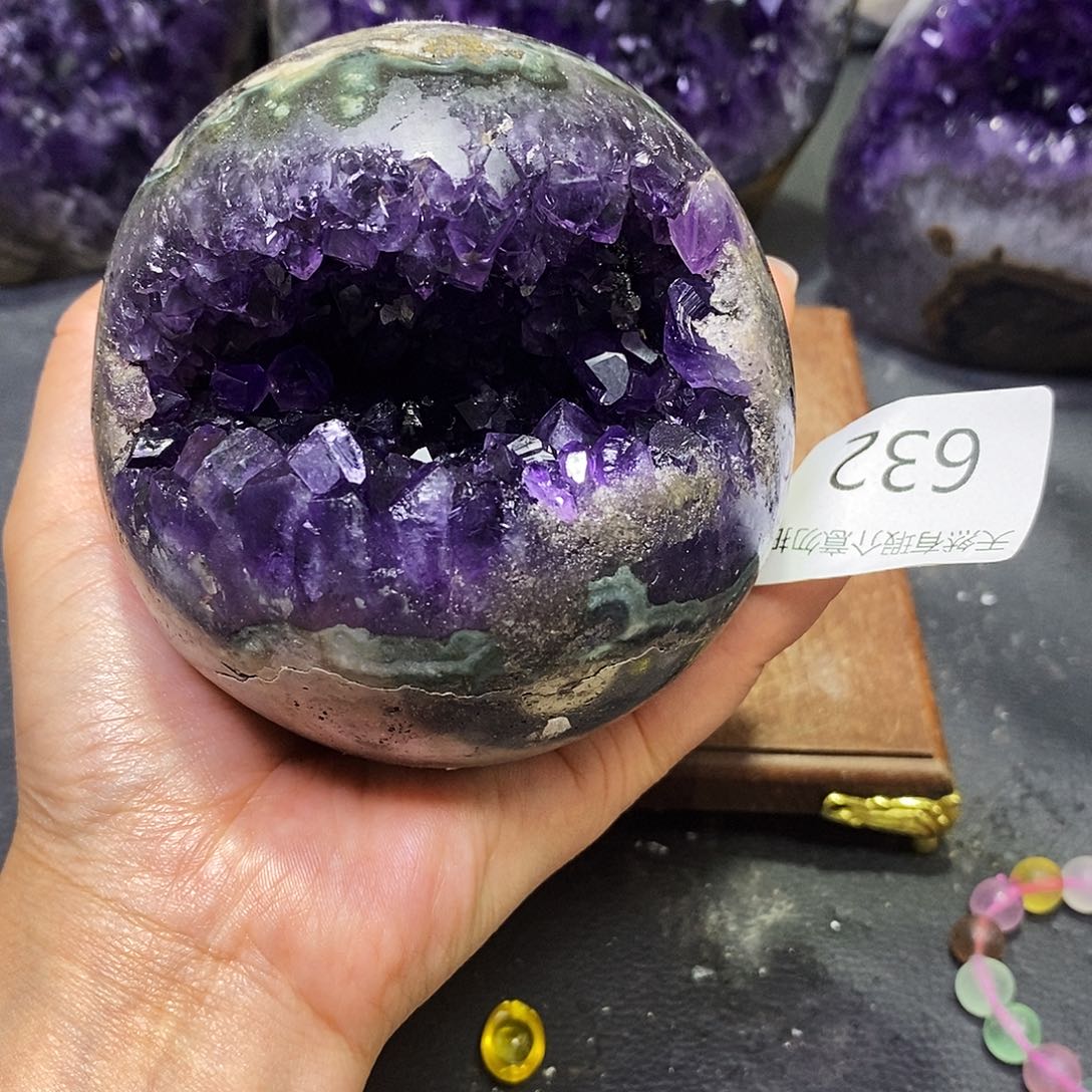 未镶嵌水晶大型摆件（非配饰）