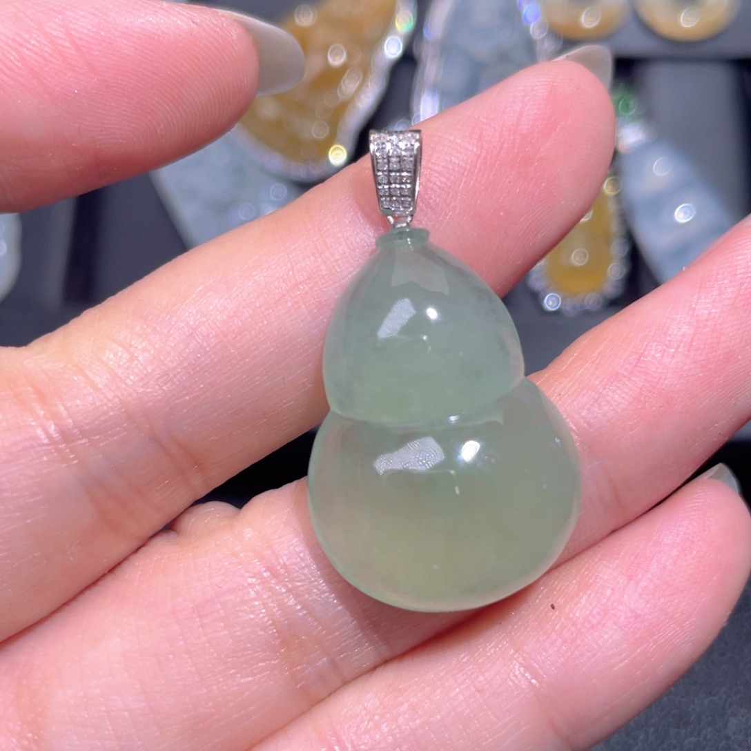 颈饰18K金镶嵌翡翠翡翠