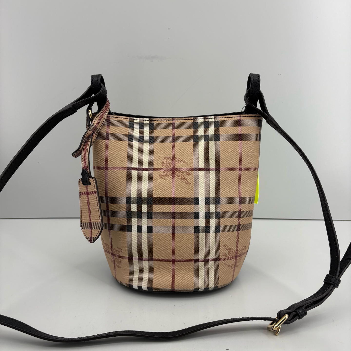 95新 BURBERRY/博柏利 优选/战马格纹黑内里水桶包/18×22×14