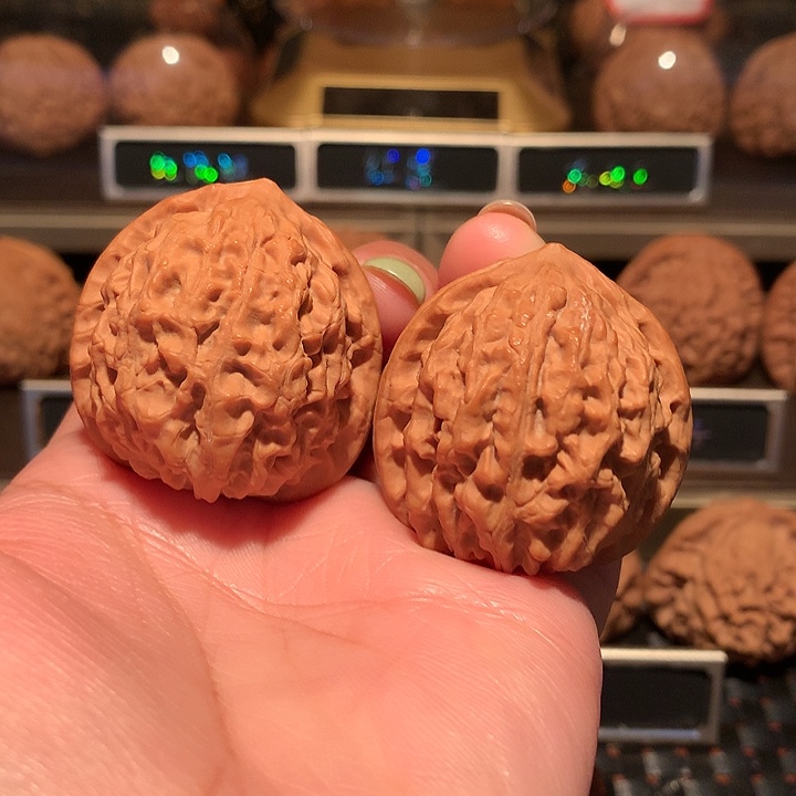 文玩核桃把件金牛