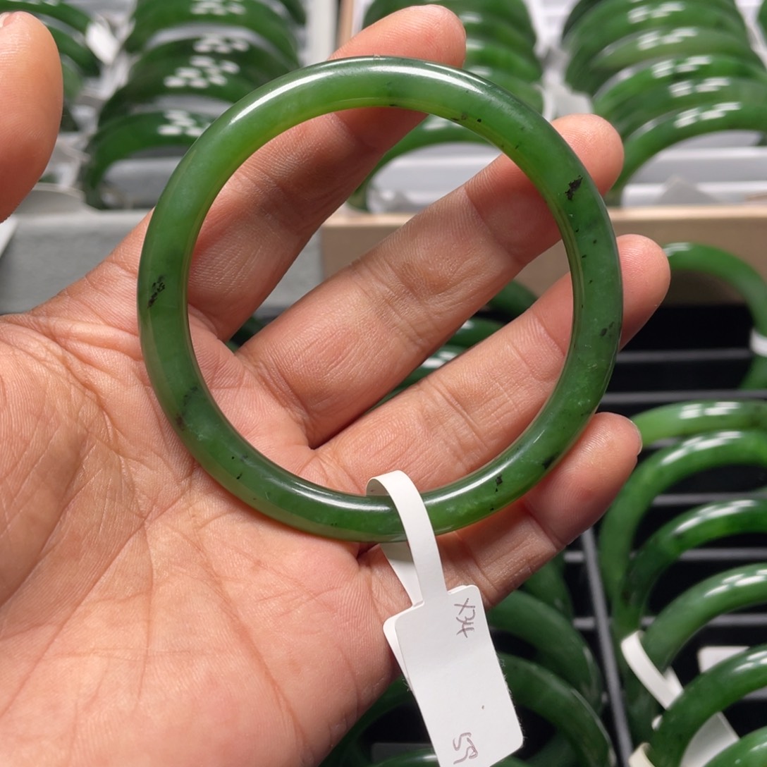 和田玉（碧玉）未镶嵌手镯