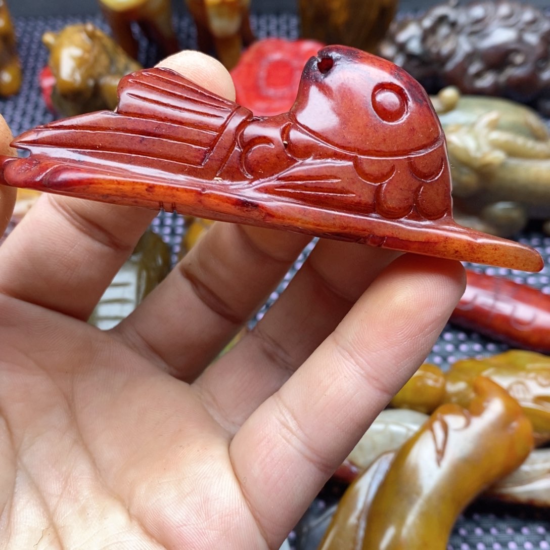 蛇纹石玉颈饰未镶嵌