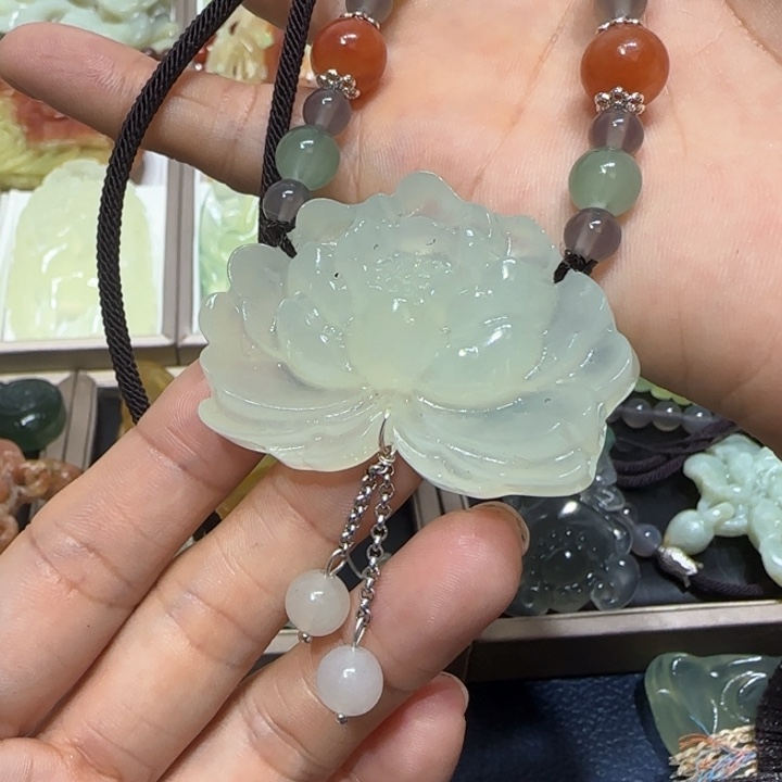 蛇纹石玉未镶嵌吊坠