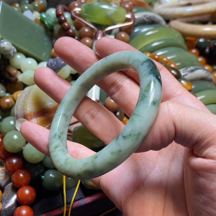 未镶嵌蛇纹石玉手链