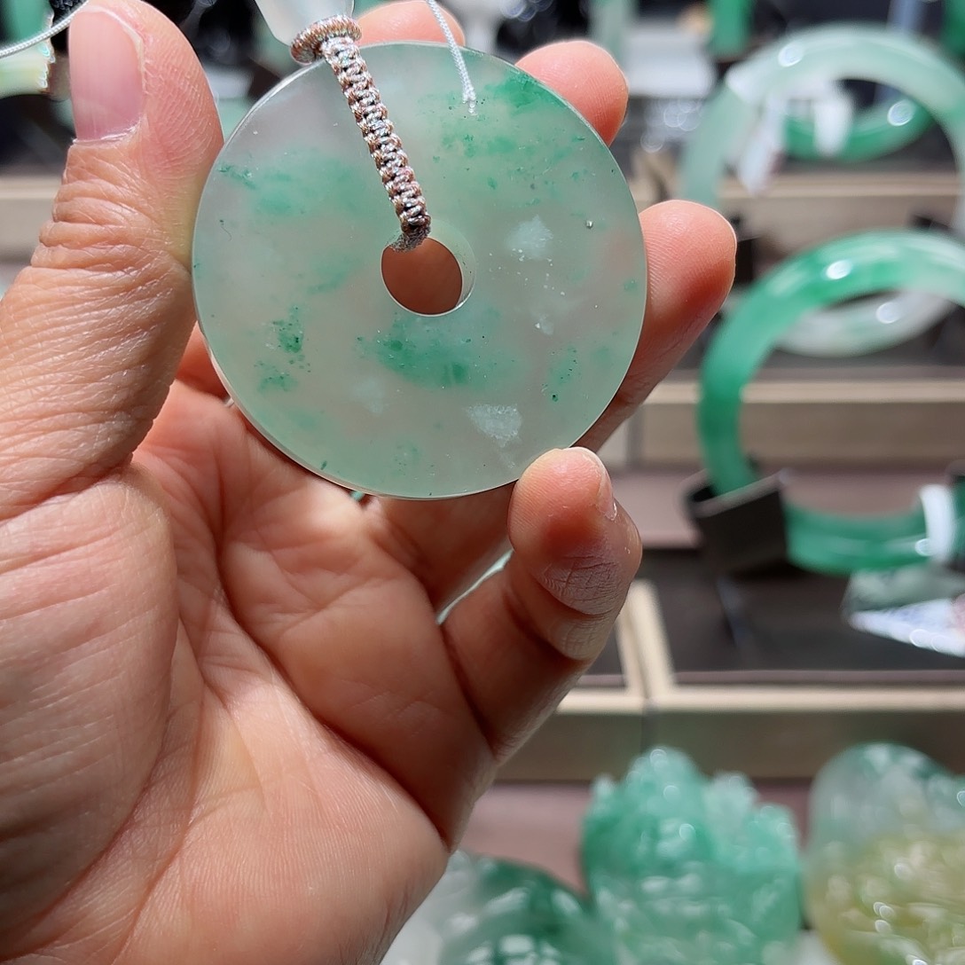 石英质玉颈饰未镶嵌