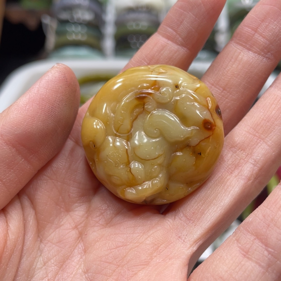 蛇纹石玉颈饰未镶嵌