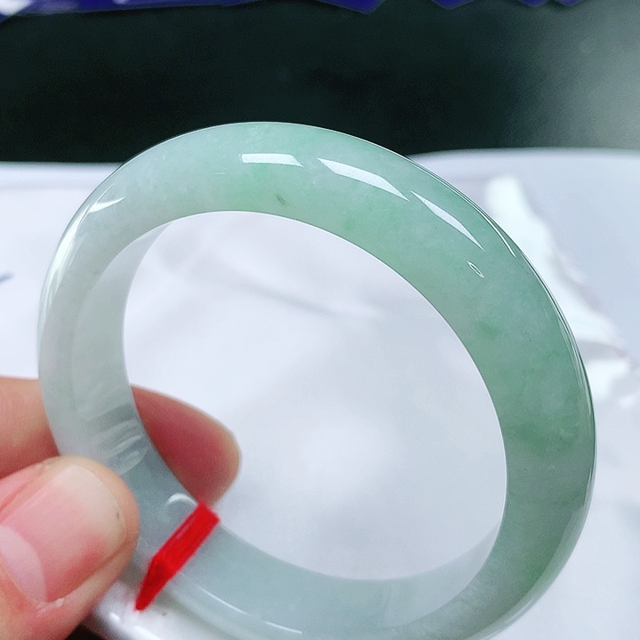 翡翠手镯未镶嵌翡翠手镯未镶嵌