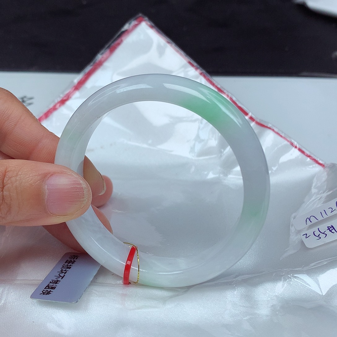 翡翠手镯未镶嵌55圈2670