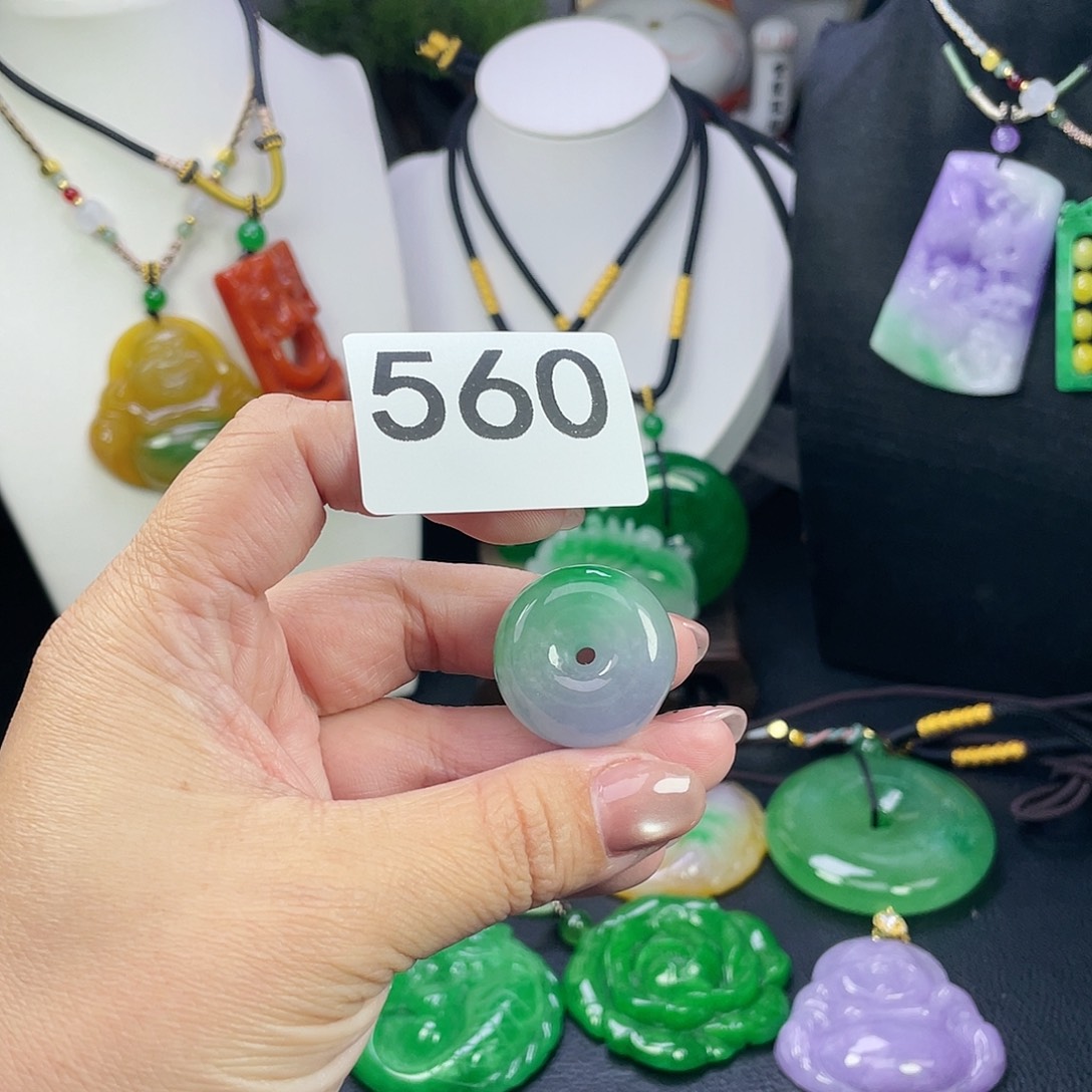 翡翠未镶嵌吊坠(赠链)