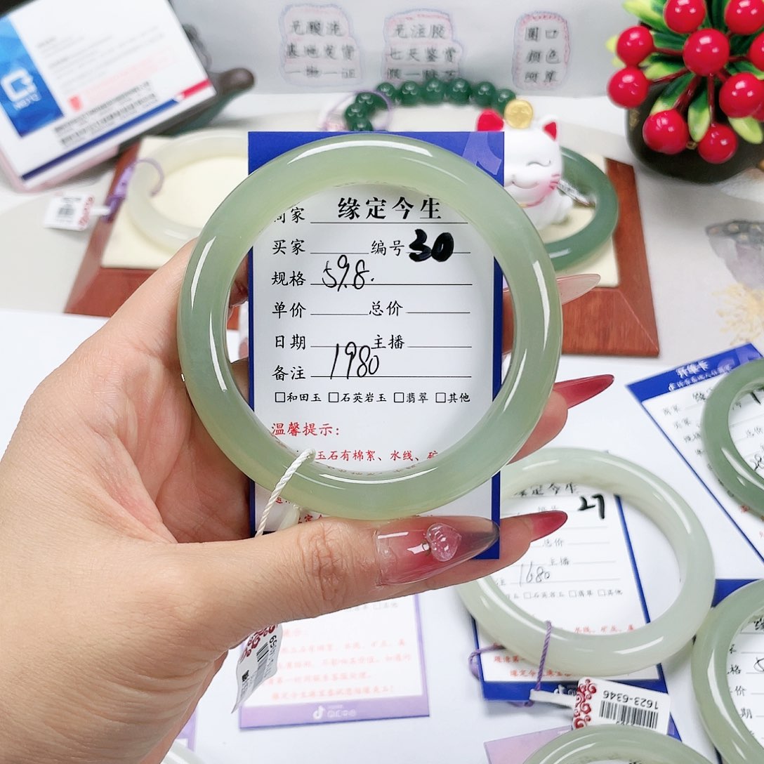 和田玉手镯未镶嵌