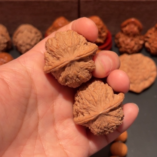 文玩核桃吊坠龙洞峪