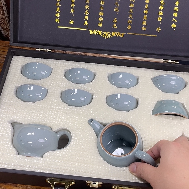 孤品茶具套装等。        