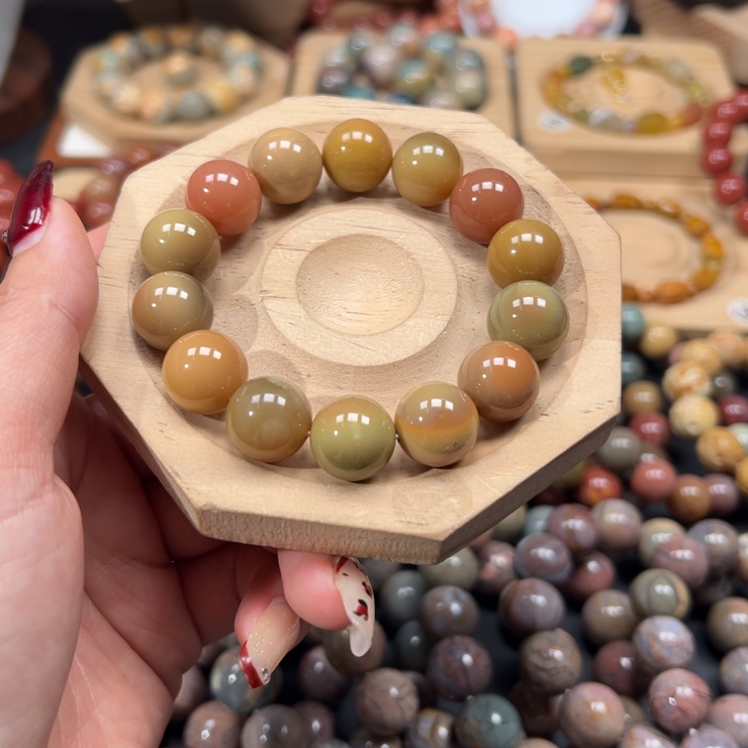 八***。石英质玉未镶嵌手链101