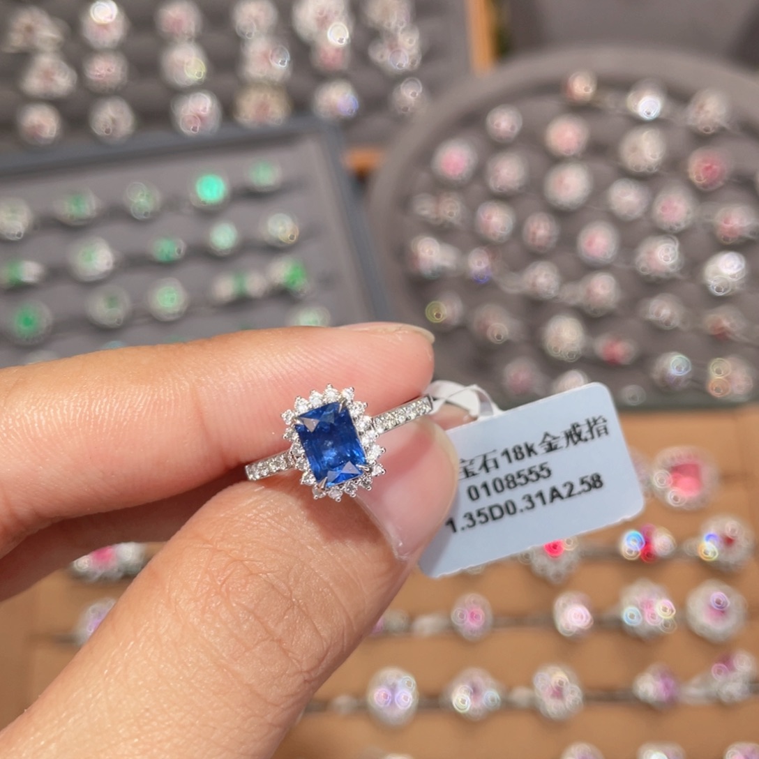 蓝宝石戒指18K金镶嵌1.35ct 皇家蓝
