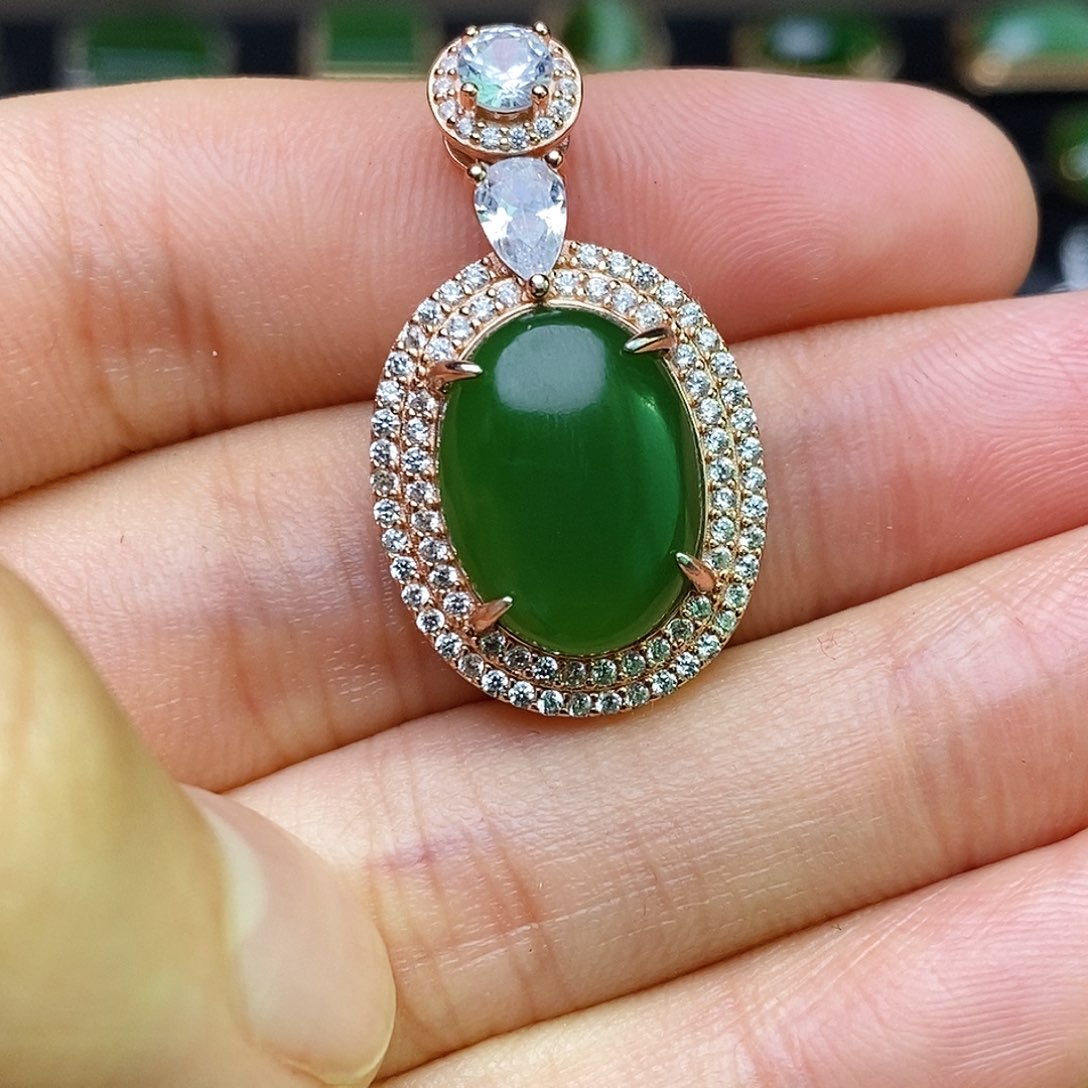 和田玉（碧玉）吊坠合金